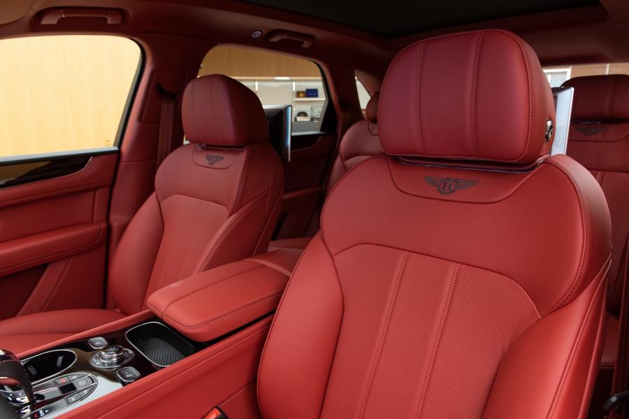Интерьер Bentley Bentayga V8 Centenary Specifications 2020 года  (UAE) (фото 7 из 10)